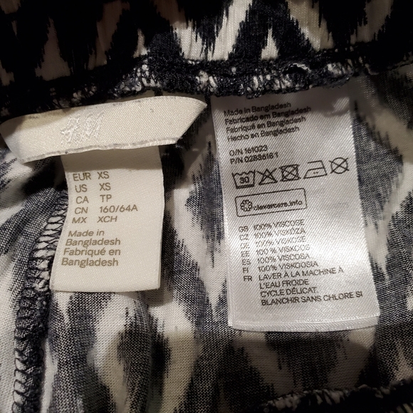 H&M Diamond Patterned Pants - Size XS - Picture 4 of 4